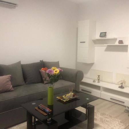 Apartament Cu 2 Camere Oradea Exterior photo