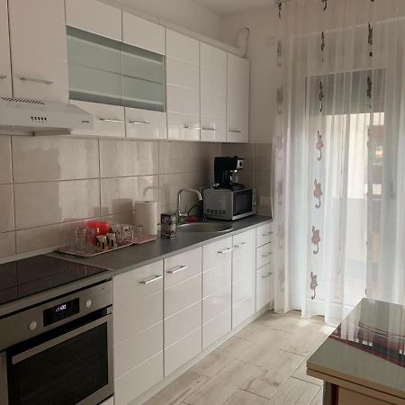 Apartament Cu 2 Camere Oradea Exterior photo